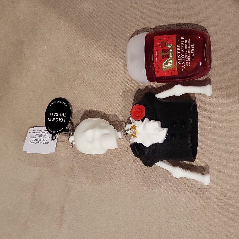Body and bath works, pocket holder for hand sanitizer glow in the dark skeleton!